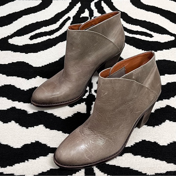 Lucky Brand Eesa Slip-On Brindle Cody Taupe Leather Ankle Boots Size 9.5 - Picture 4 of 9